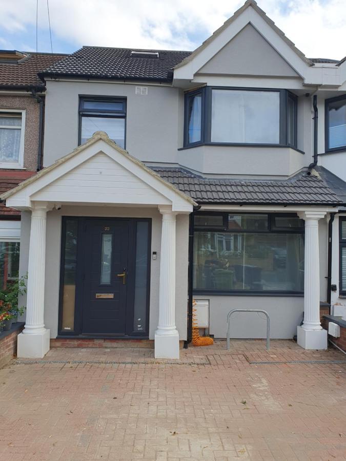 Beautiful Guest Rooms, Free Parking, 30Min Heathrow, 40Min Wembley, 60Min Central London Greenford  Exterior photo