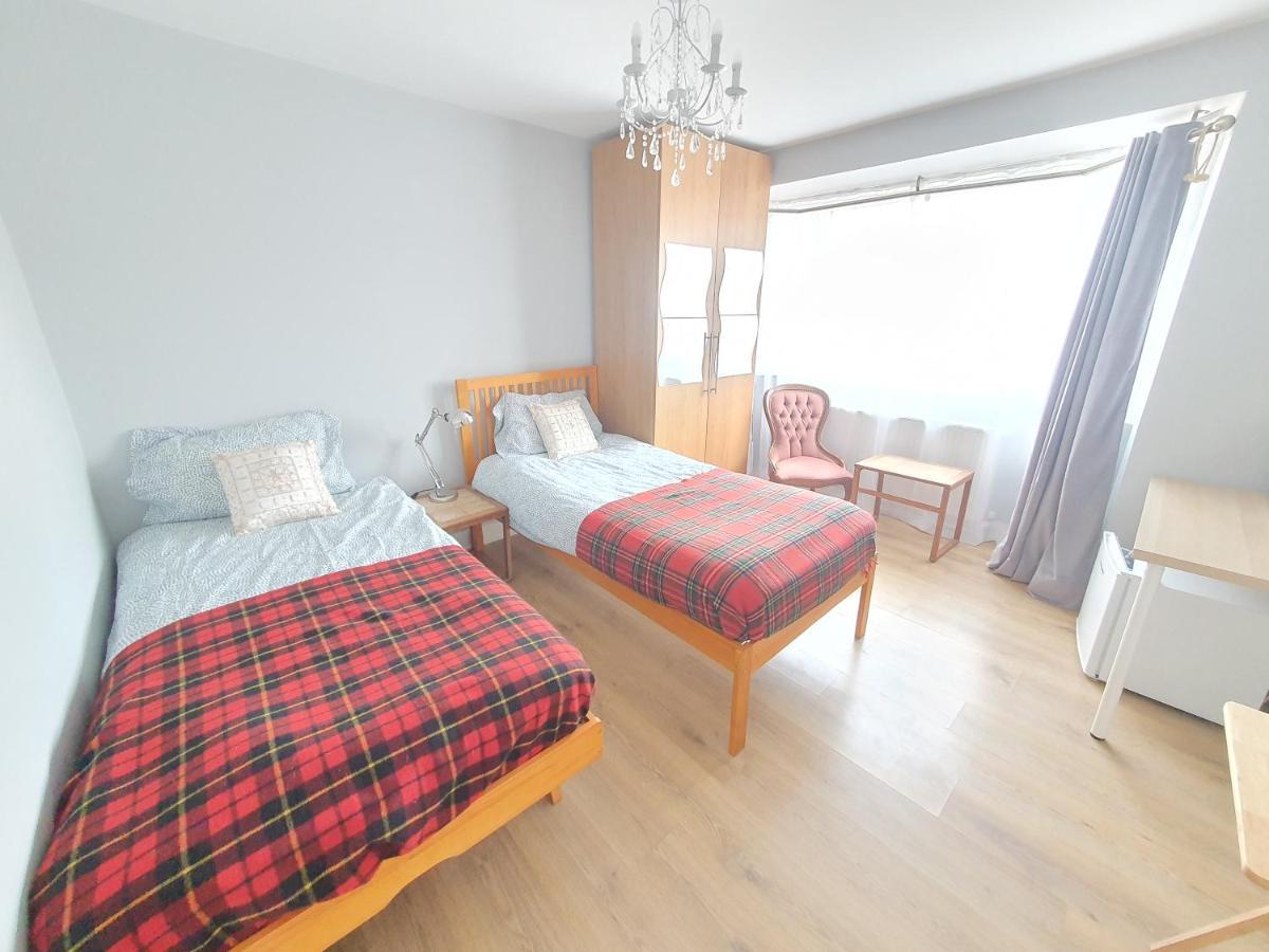 Beautiful Guest Rooms, Free Parking, 30Min Heathrow, 40Min Wembley, 60Min Central London Greenford  Exterior photo